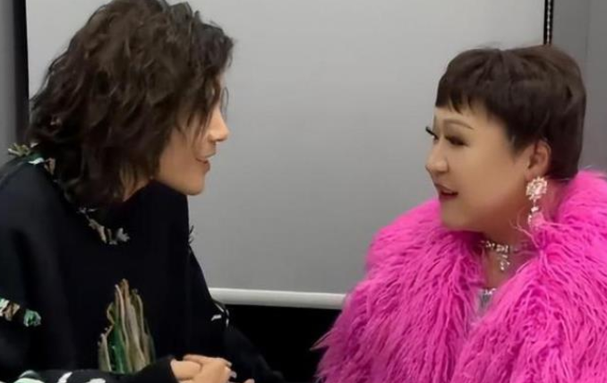 向佐：我把假向太抓来直播间啦，向佐名字打分，解析