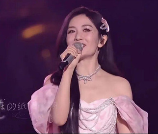 谢娜跨年夜情绪失控泪崩,谢娜名字打分,解析