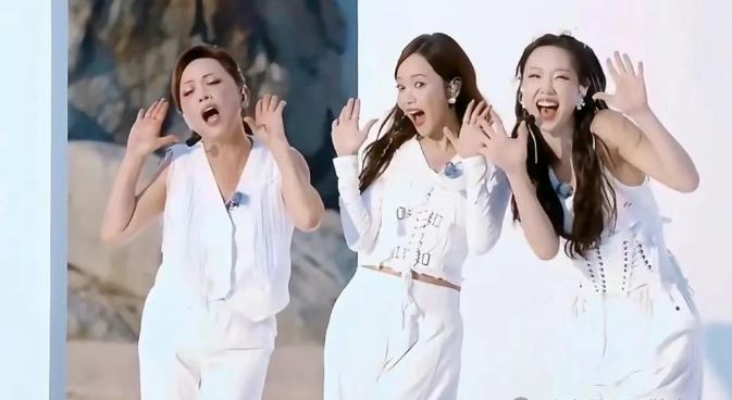 侯佩岑姓名测试打分，解析