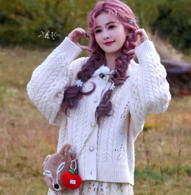 王楚然玩白鹿的辫子，王楚然名字打分